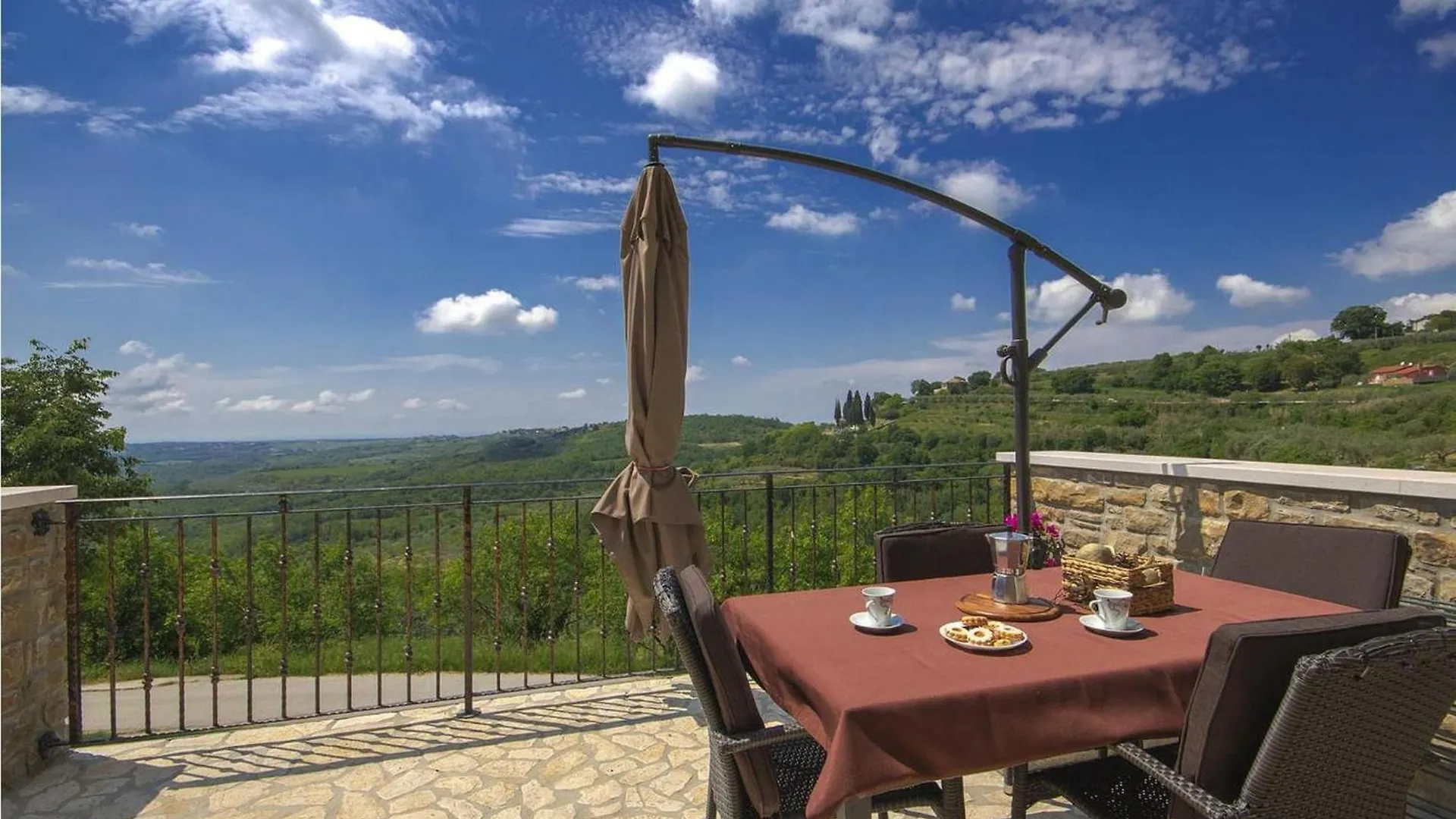 Gorgeous Apartment In Buje With Wifi 0*,
